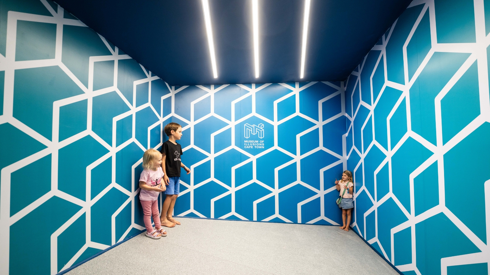 illusion rooms featured image exhibits list moi capetown 1600×900 1.jpg