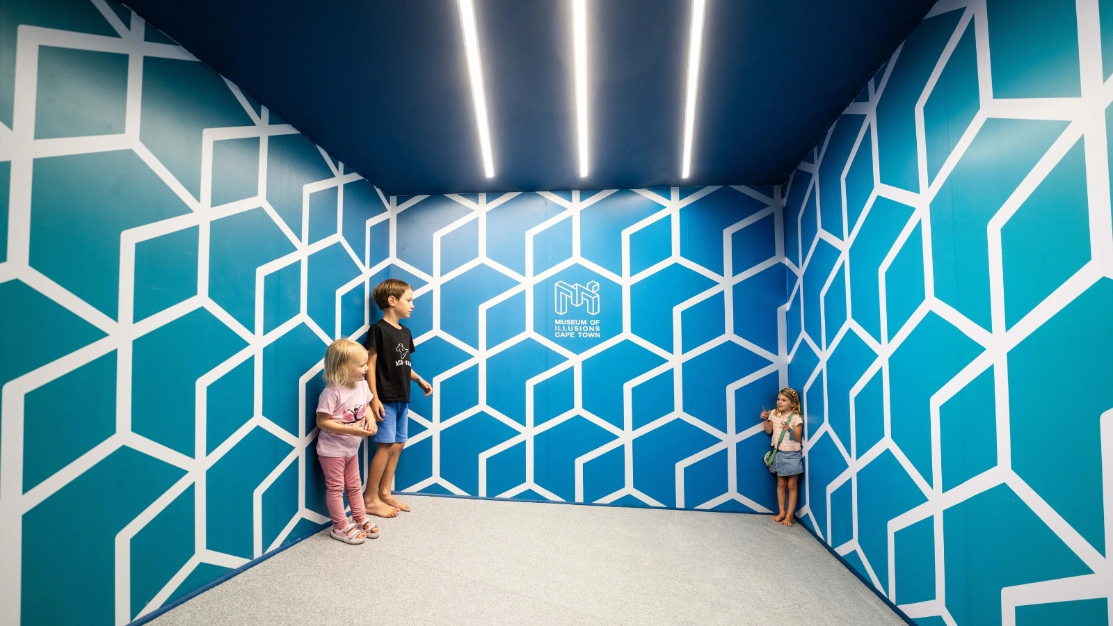 illusion rooms featured image exhibits list moi capetown 1600×900 1.jpg